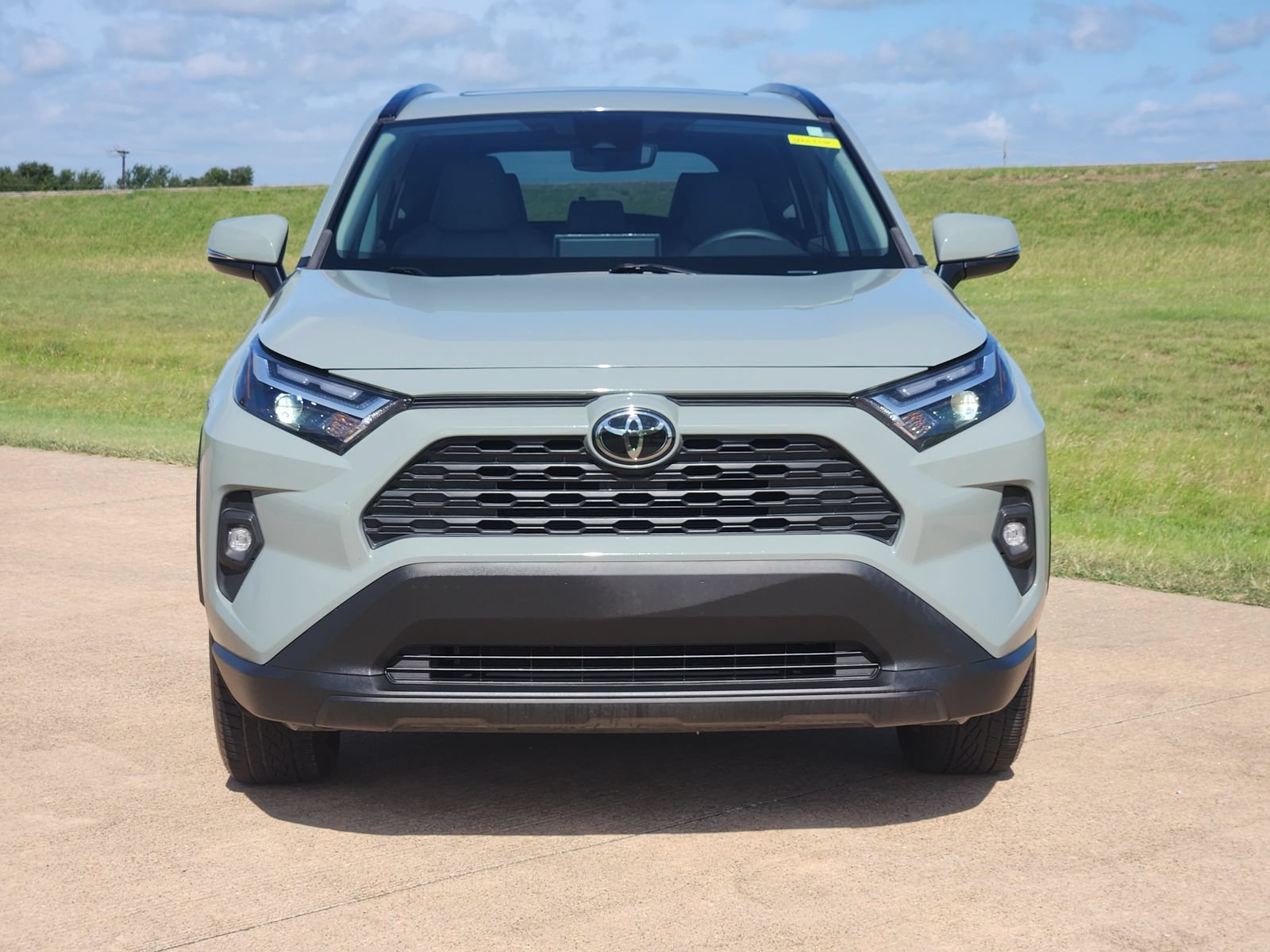 Used 2023 Toyota RAV4 XLE Premium FWD image 6