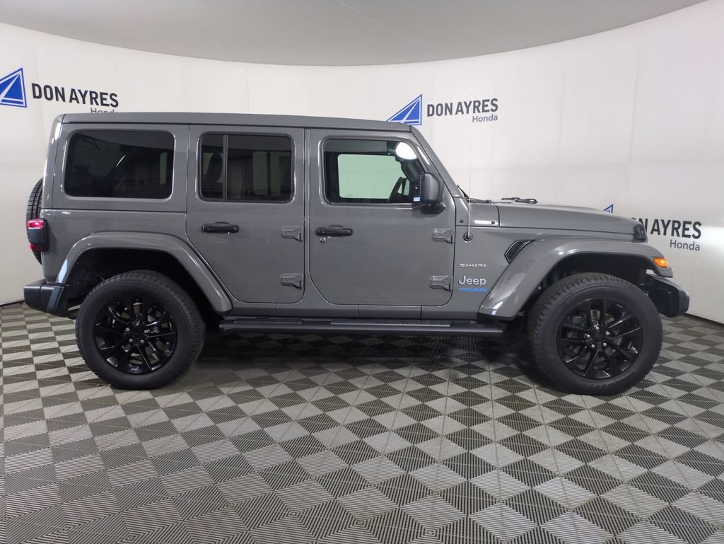 Used 2021 Jeep Wrangler Unlimited Sahara w/ Cold Weather Group AWD/4WD image 9