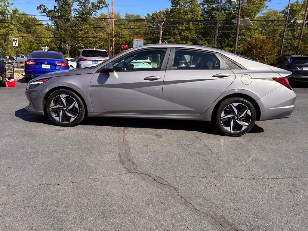 Used 2023 Hyundai Elantra SEL w/ Convenience Package FWD image 4