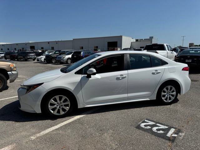 Used 2025 Toyota Corolla LE FWD image 4