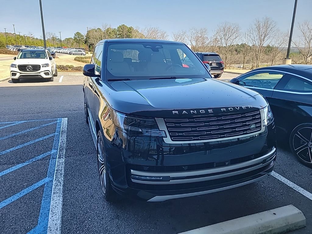 Used 2024 Land Rover Range Rover SE AWD/4WD image 1
