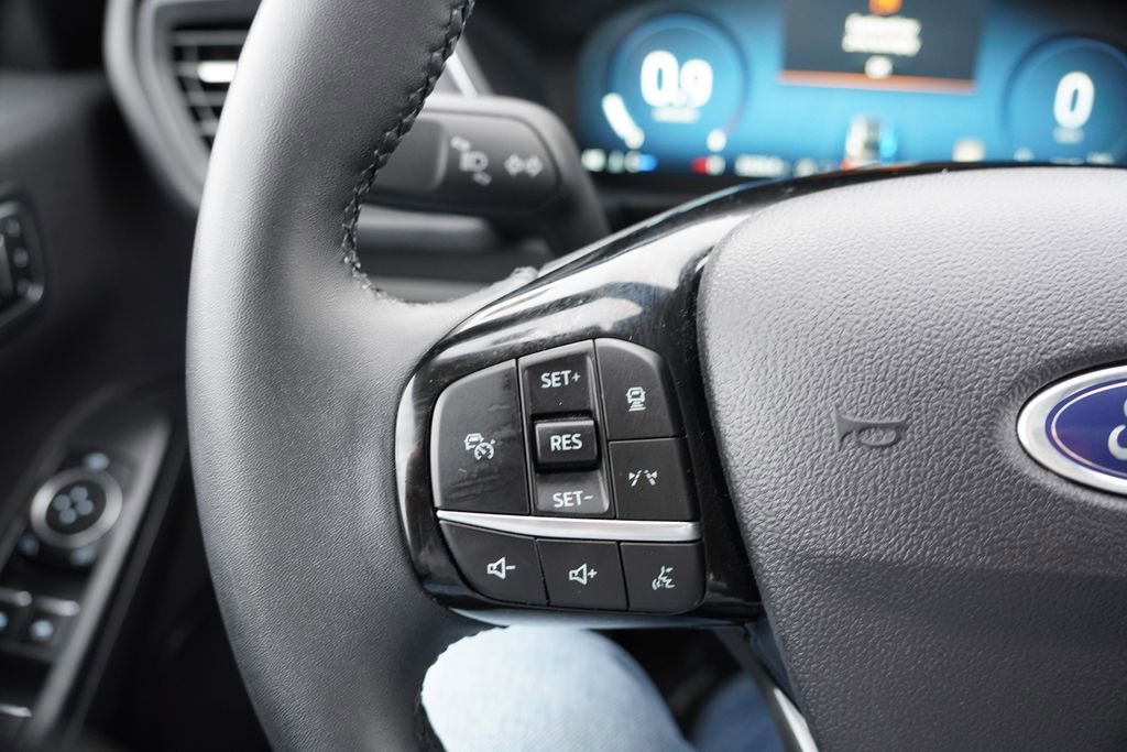 Certified 2023 Ford Escape Platinum image 39