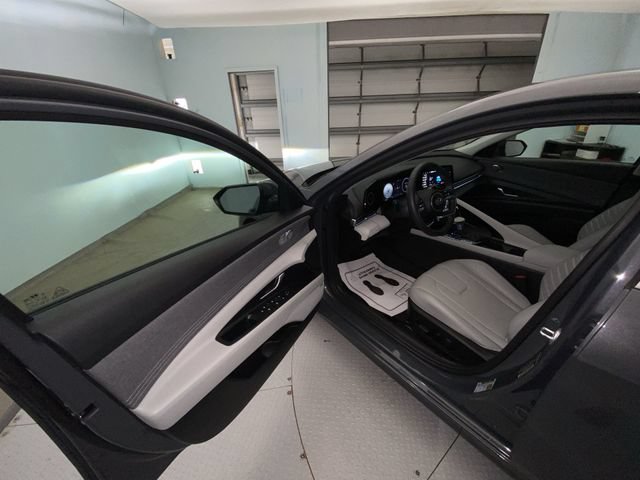 Used 2023 Hyundai Elantra Limited FWD image 11
