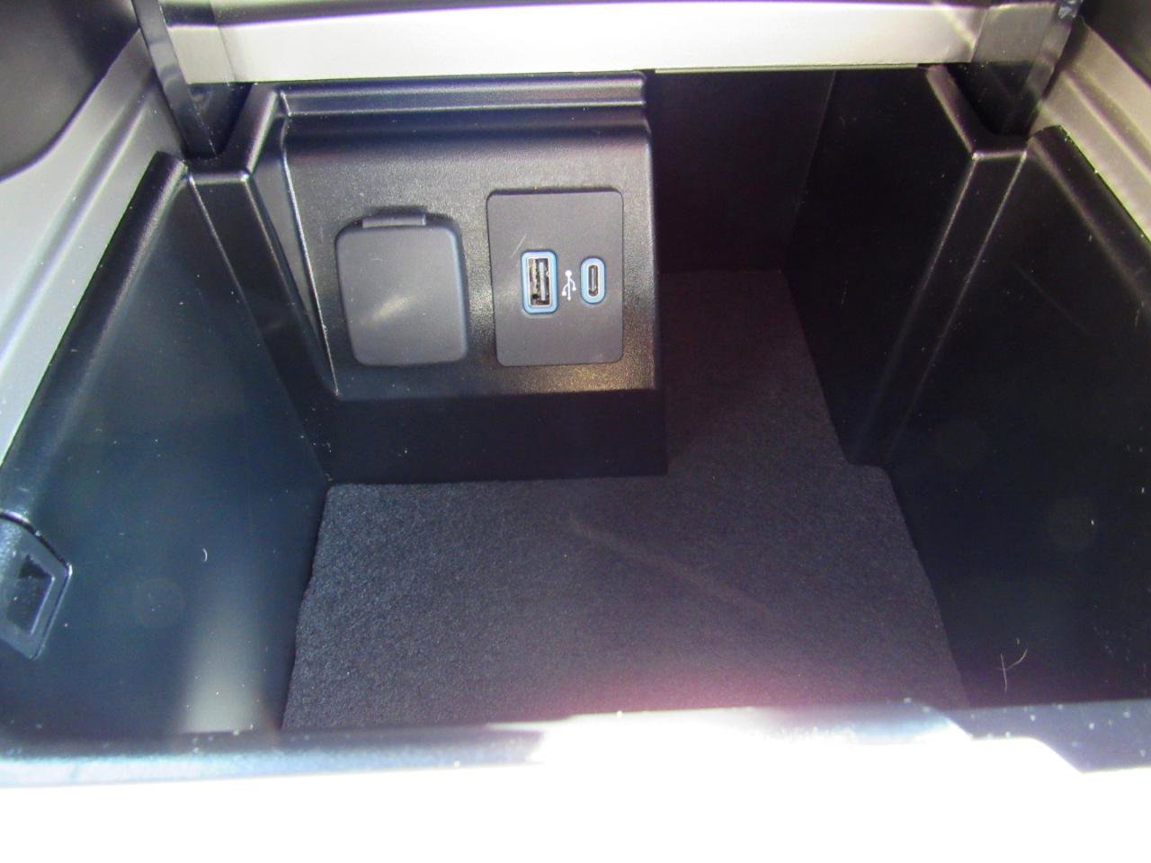 Used 2022 Ford Explorer Limited w/ Equipment Group 301A image 21