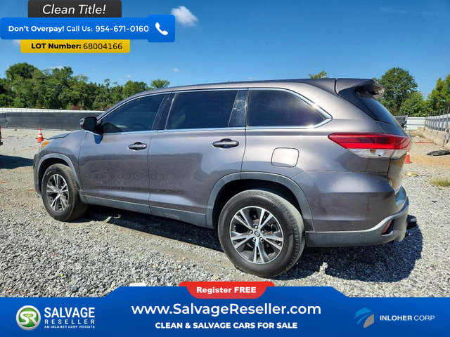 Used 2019 Toyota Highlander Plus FWD image 3