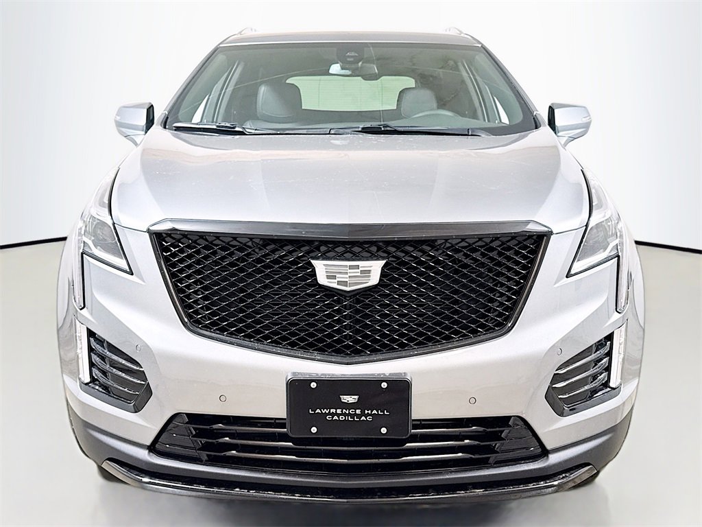 New 2026 Cadillac XT5 Luxury w/ LPO, ONYX Package image 2