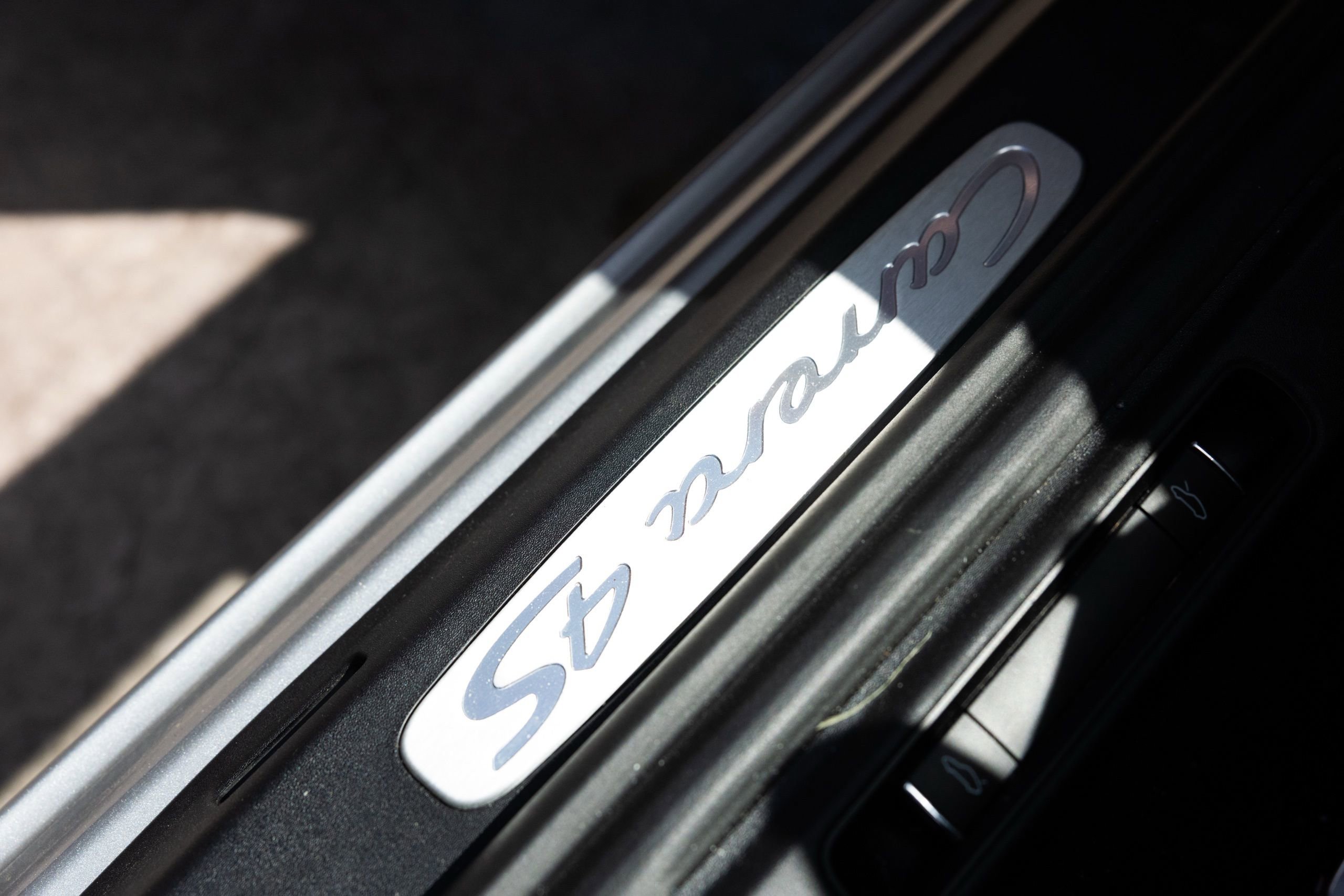 Used 2017 Porsche 911 Carrera 4S image 9