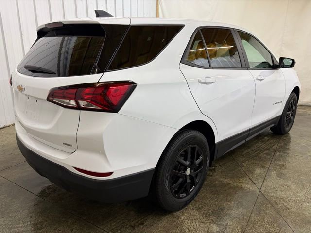 Used 2022 Chevrolet Equinox LS w/ LS Convenience Package image 6