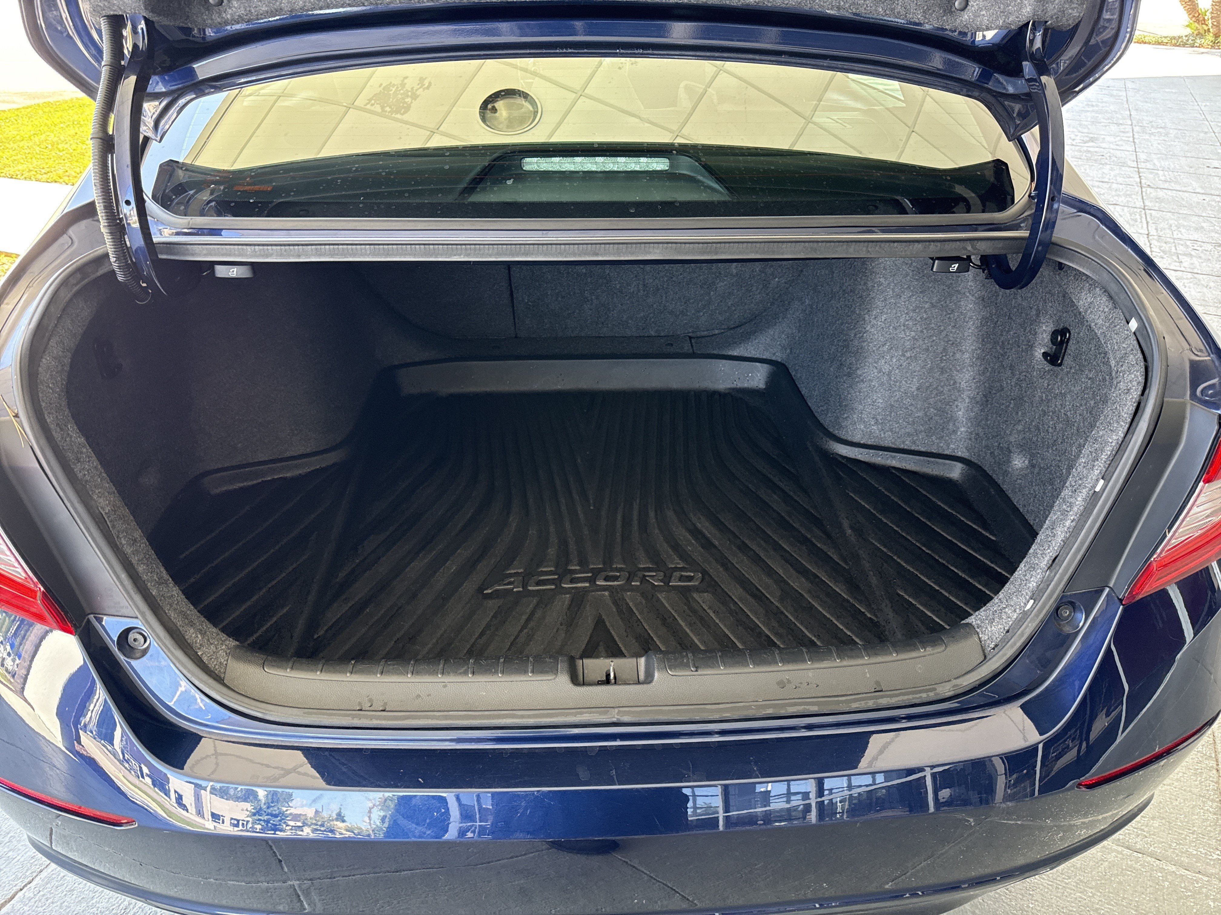 Used 2018 Honda Accord EX-L image 30