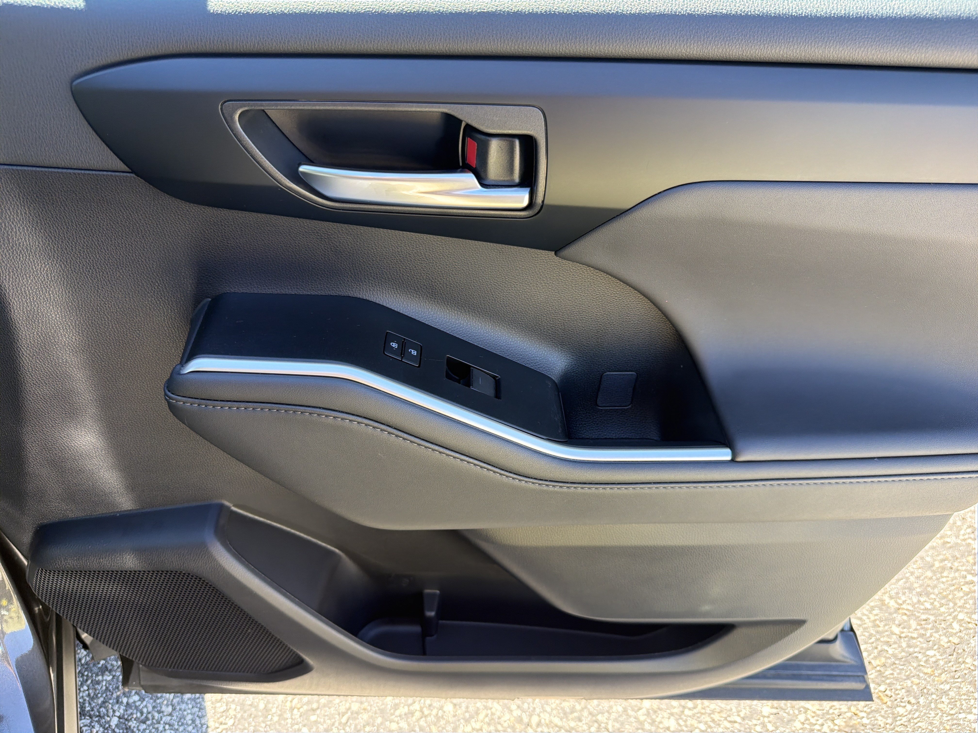 Certified 2025 Toyota Highlander XLE FWD image 24