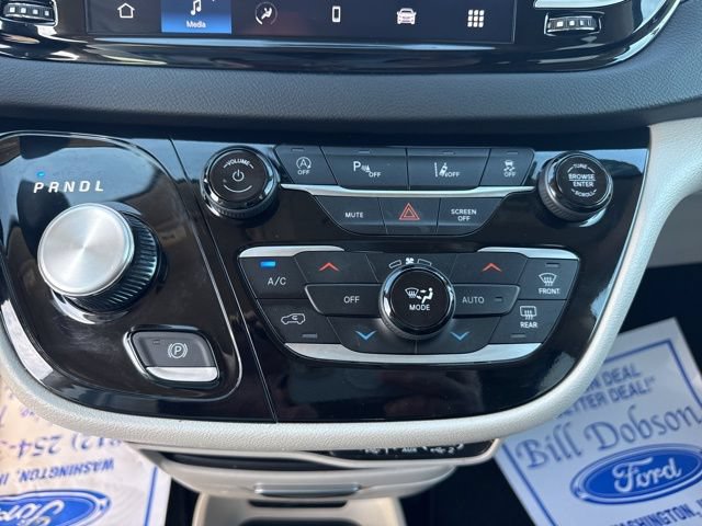 Used 2024 Chrysler Pacifica Touring-L FWD image 27