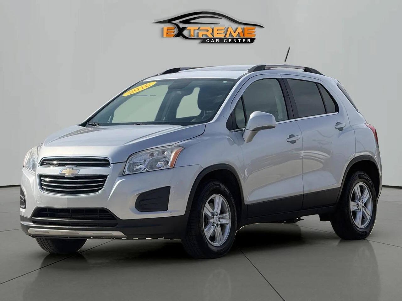 Used 2016 Chevrolet Trax LT w/ LT Sun and Sound Package AWD/4WD image 1