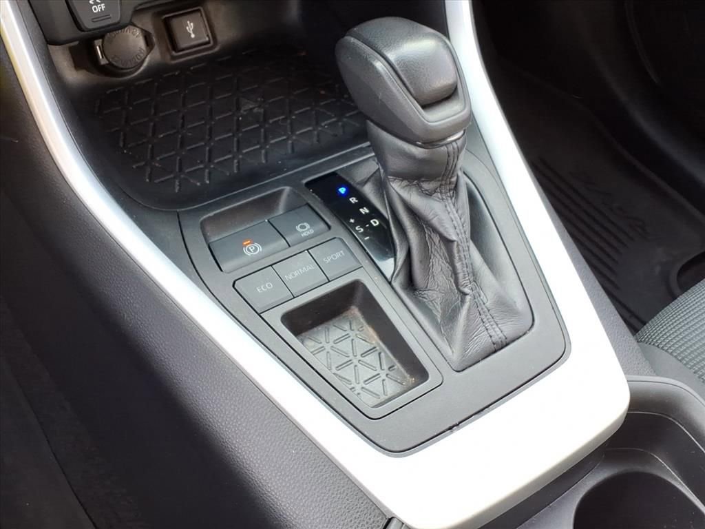 Used 2021 Toyota RAV4 LE FWD image 21