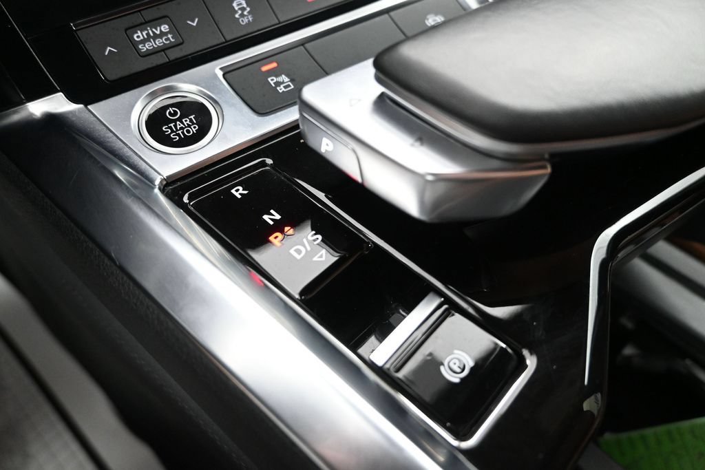 Used 2022 Audi e-tron Premium w/ Convenience Plus Package AWD/4WD image 21