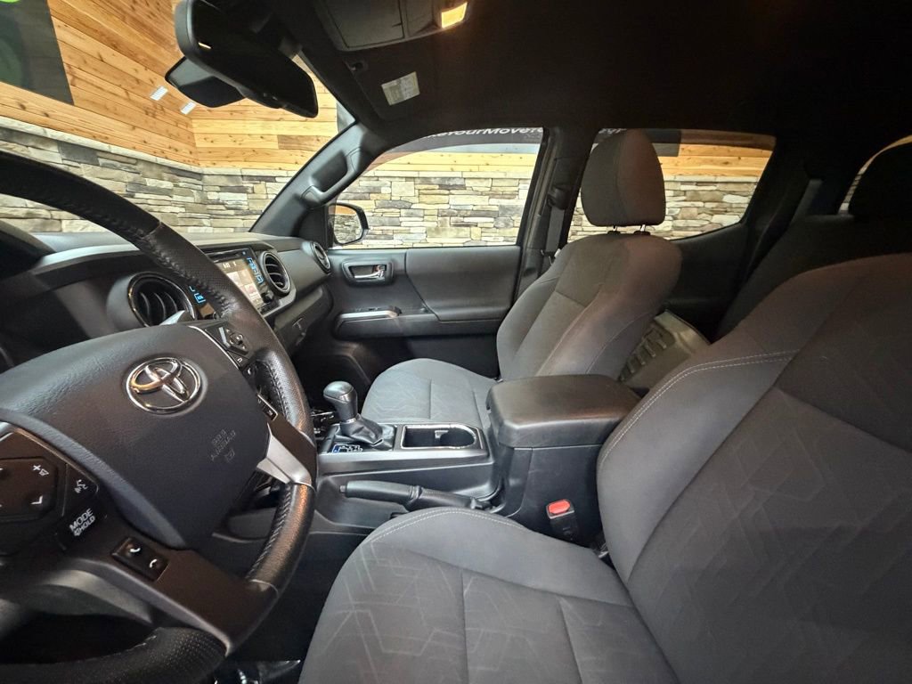 Used 2019 Toyota Tacoma TRD Sport AWD/4WD image 11