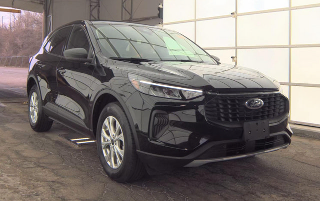 Used 2023 Ford Escape Active AWD/4WD image 2