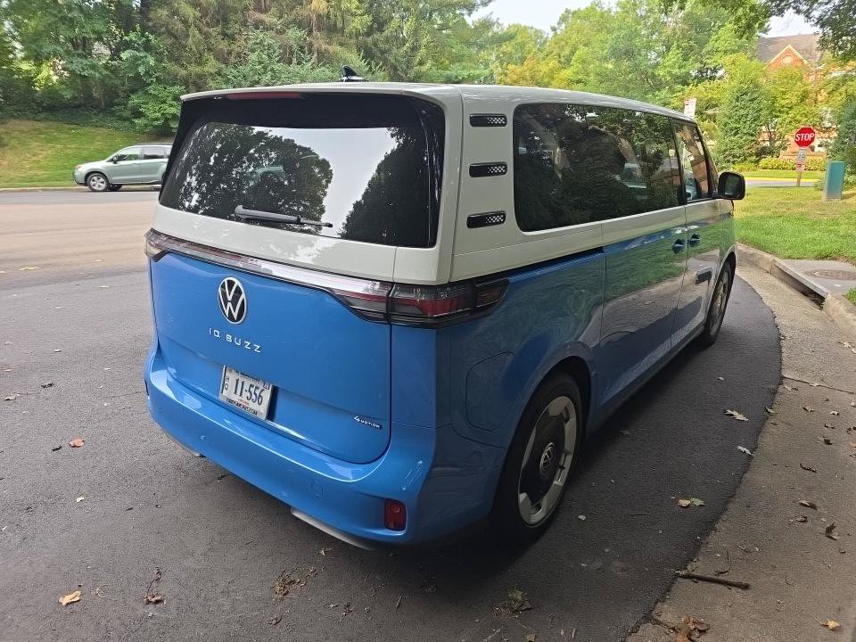 Used 2025 Volkswagen ID. Buzz Pro S Plus w/ Cupholders Package AWD/4WD image 15