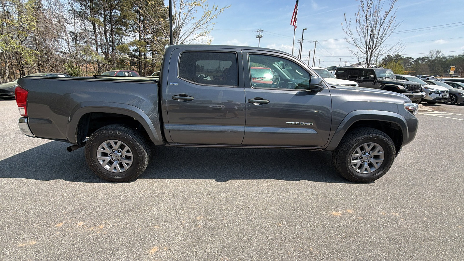 Used 2017 Toyota Tacoma SR5 w/ Tow Package image 7