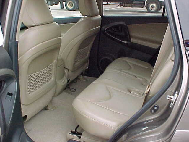 Used 2011 Toyota RAV4 Limited w/ Limited Extra Value Pkg AWD/4WD image 8