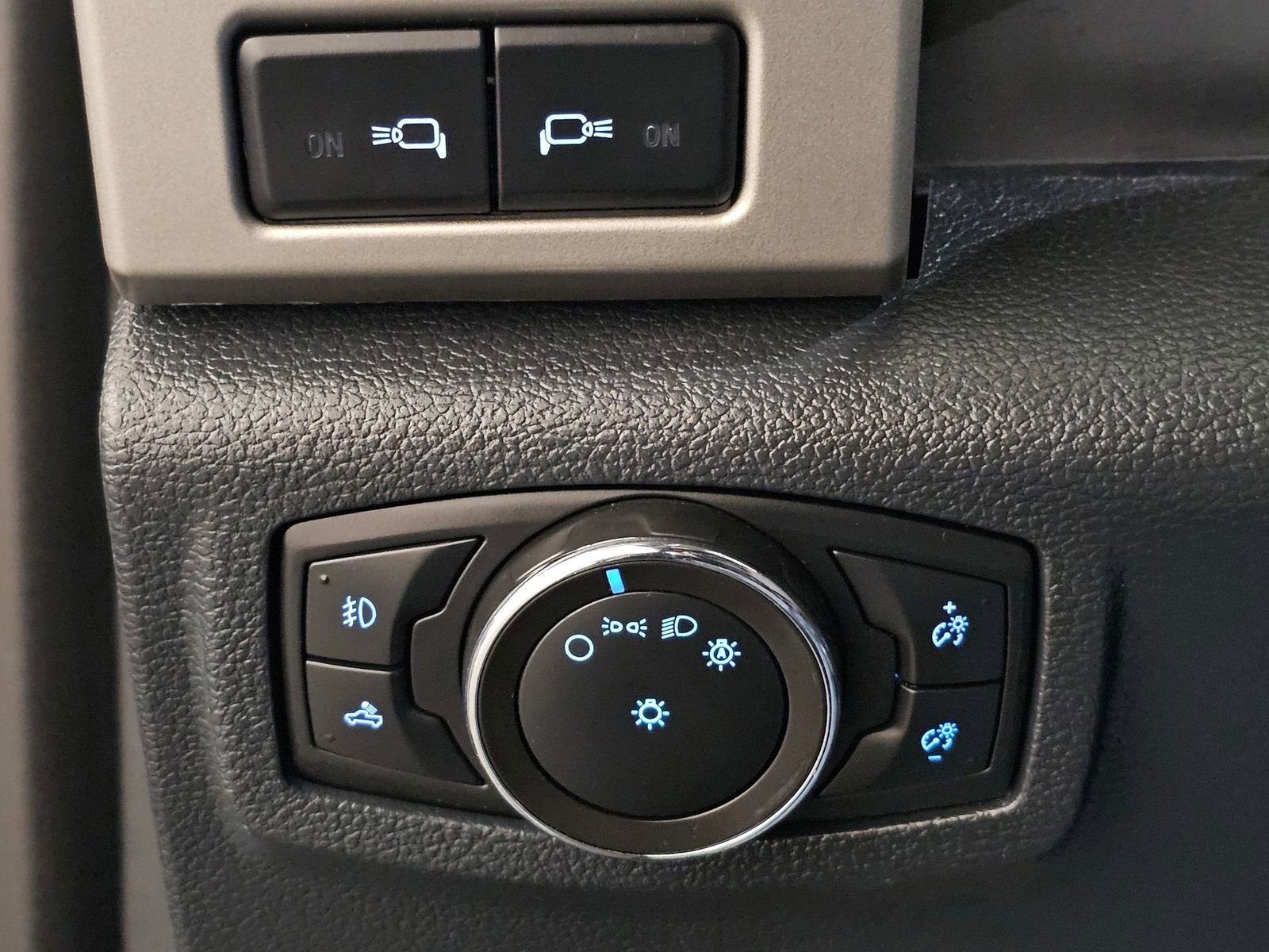 Used 2022 Ford F250 Lariat w/ Tremor Off-Road Package image 26