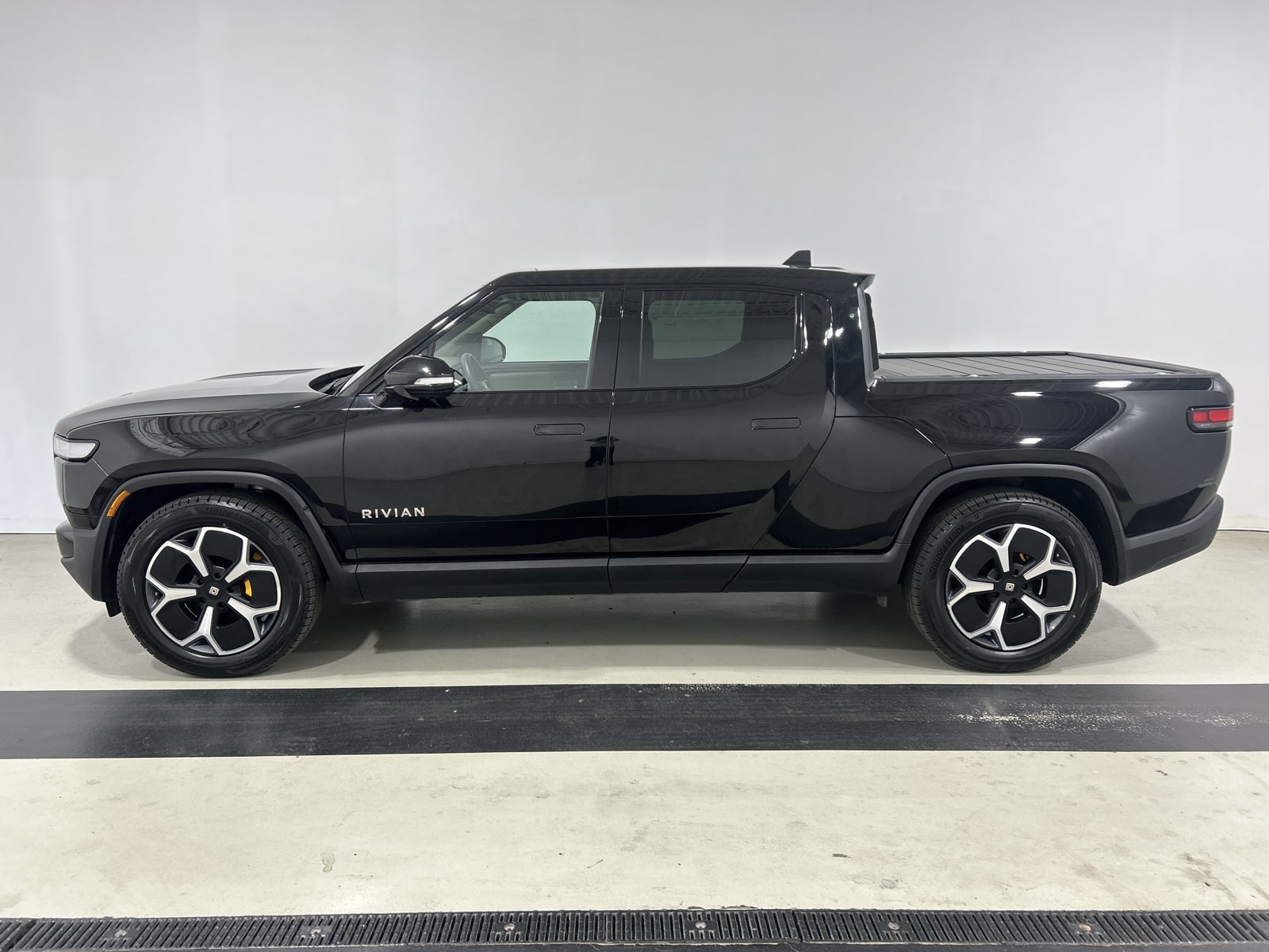 Used 2022 Rivian R1T Adventure AWD/4WD image 2