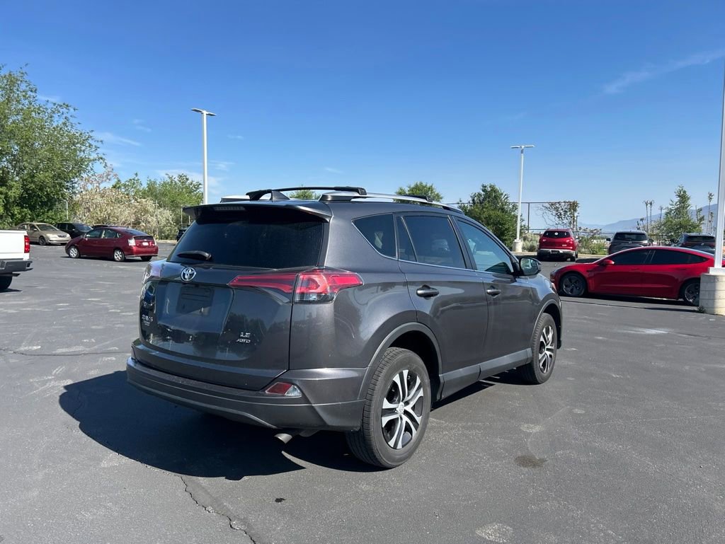 Used 2016 Toyota RAV4 LE AWD/4WD image 4