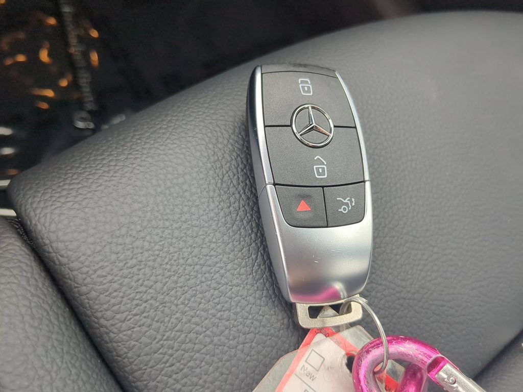 Used 2024 Mercedes-Benz GLB 250 image 25