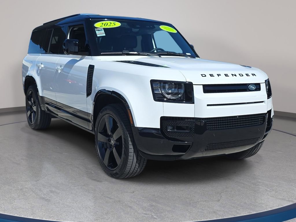Used 2025 Land Rover Defender 130 X-Dynamic SE image 3