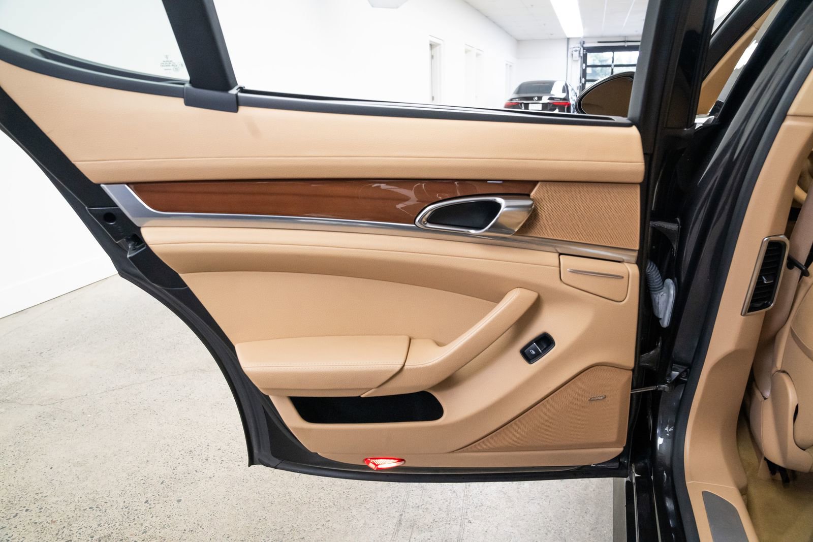 Used 2014 Porsche Panamera S image 19
