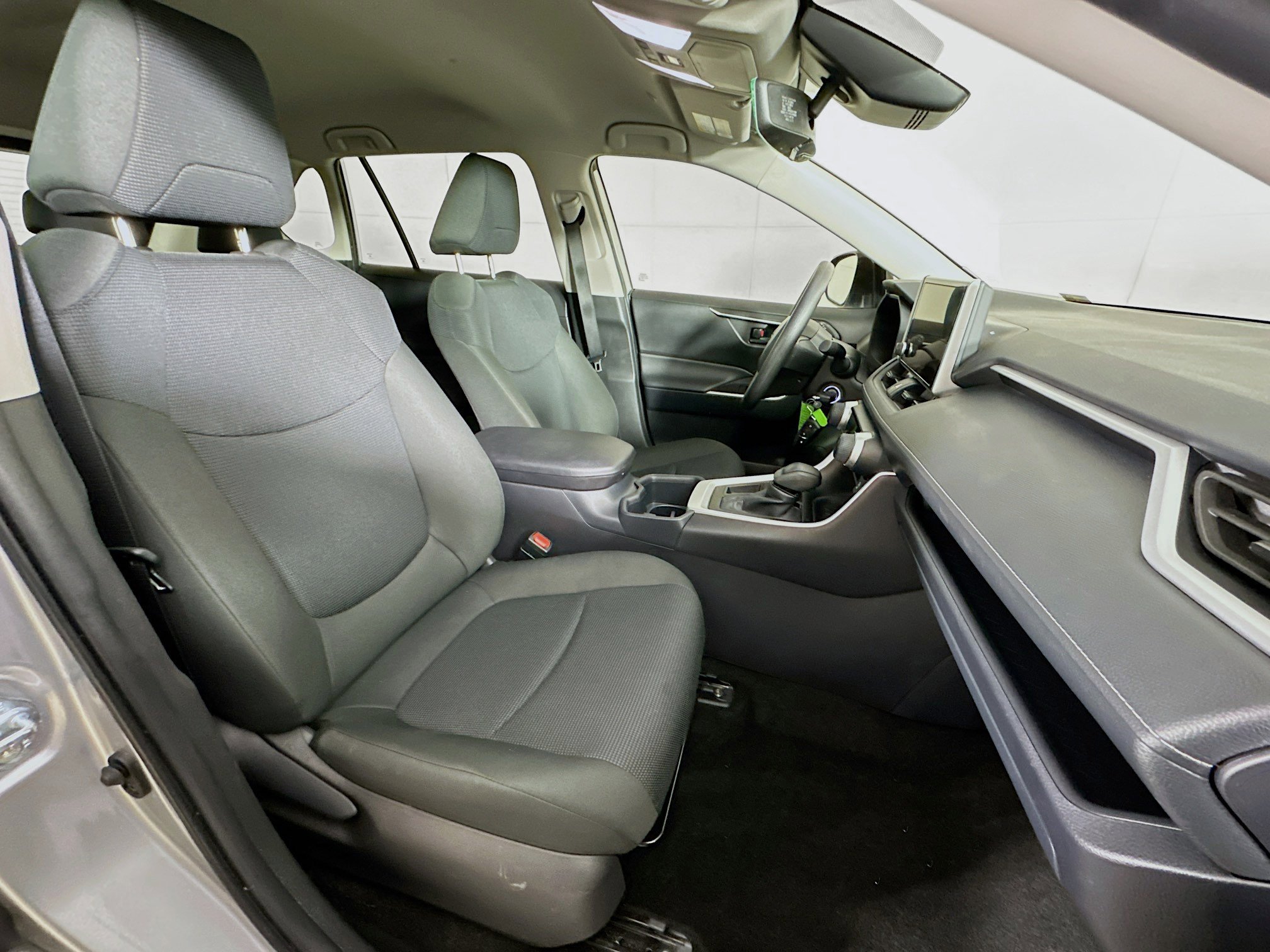 Used 2025 Toyota RAV4 LE image 28