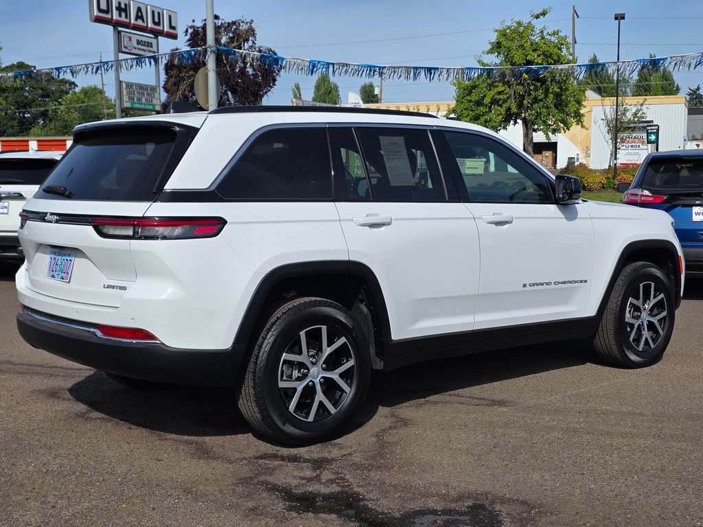 Used 2024 Jeep Grand Cherokee Limited AWD/4WD image 2