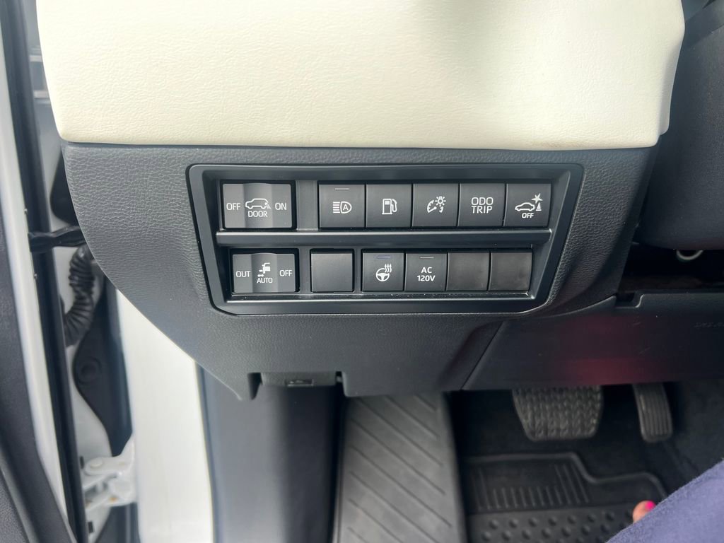 Used 2023 Toyota Sequoia Capstone image 13