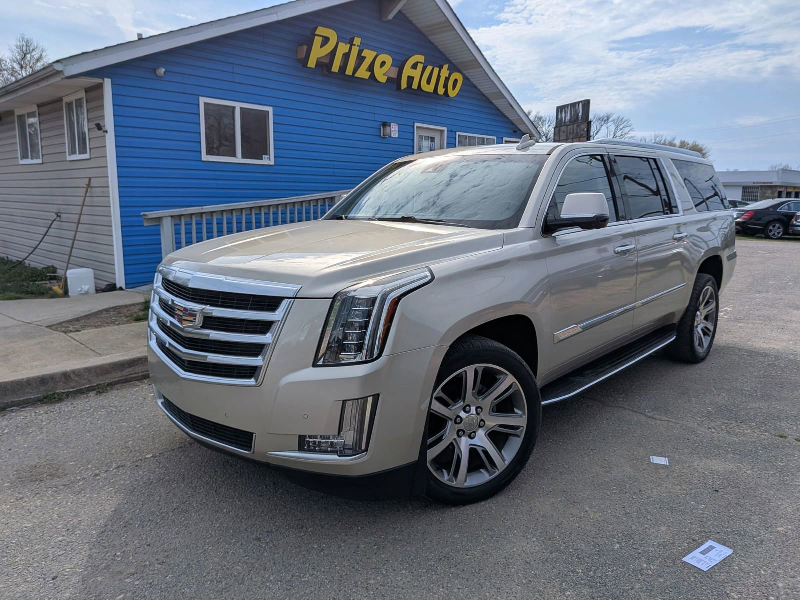 Used 2016 Cadillac Escalade ESV Luxury image 2