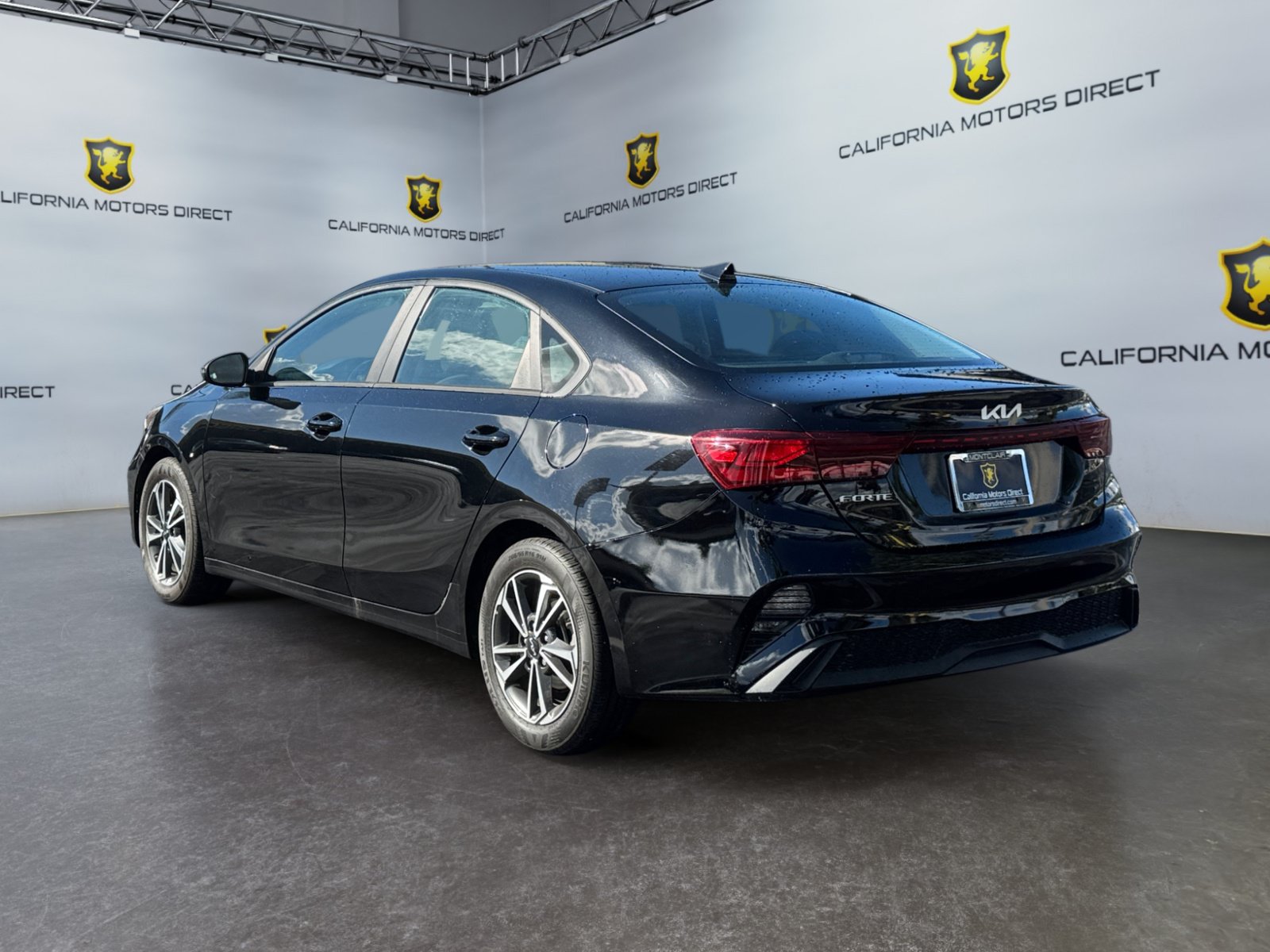 Used 2023 Kia Forte LXS w/ LXS Technology Package FWD image 3
