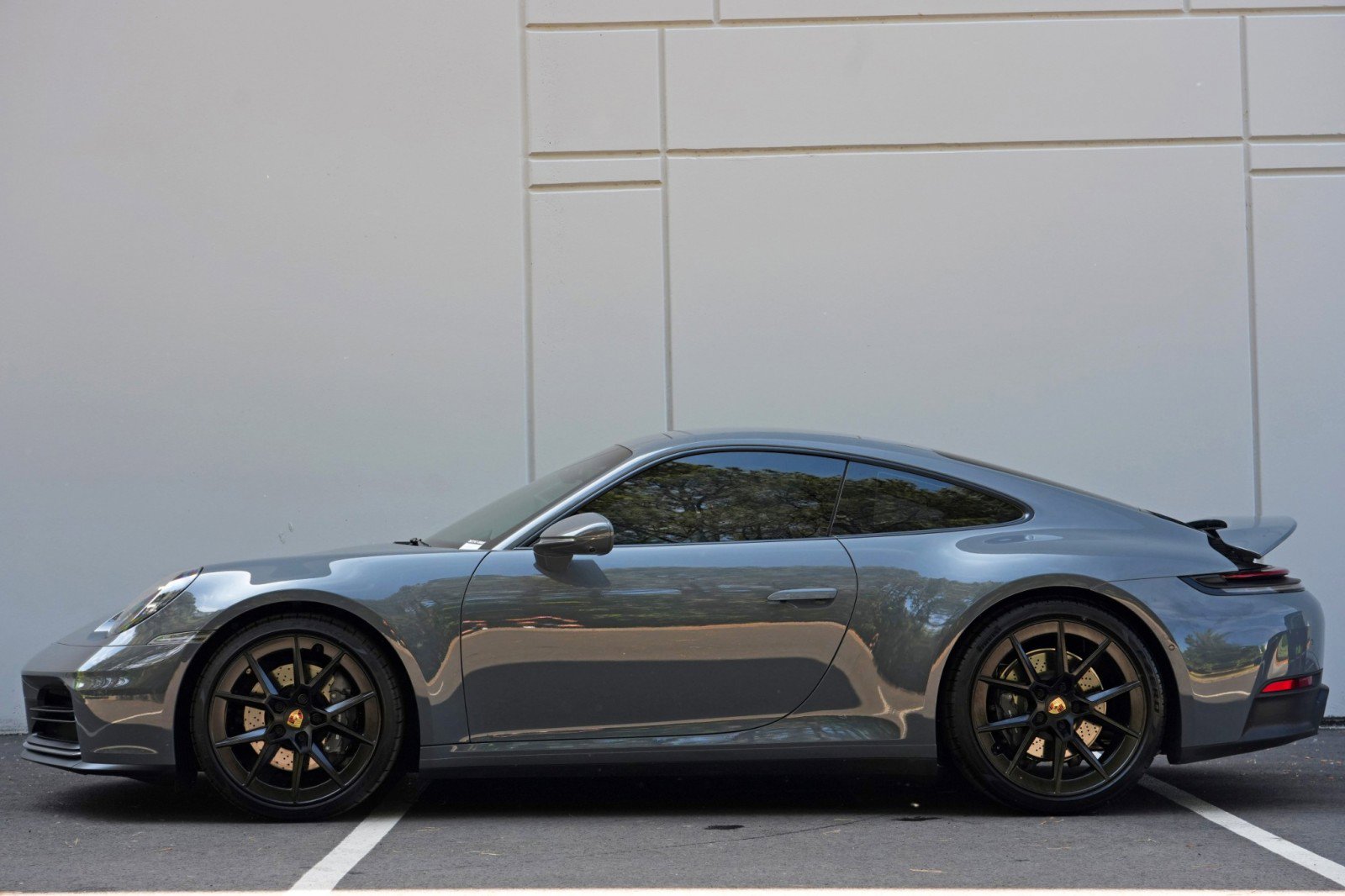 Used 2025 Porsche 911 Carrera w/ Premium Package RWD image 9