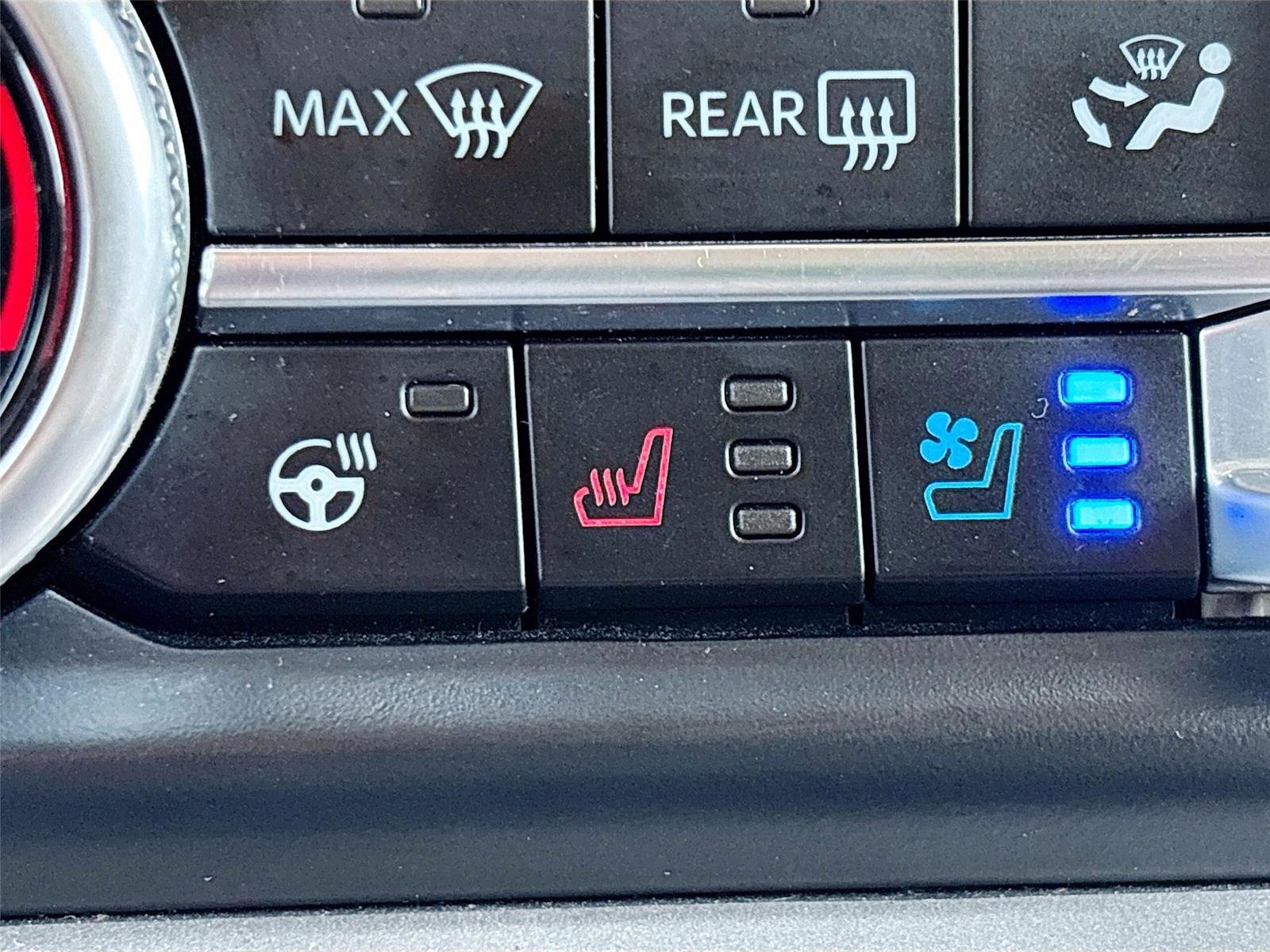 Used 2024 Ford Expedition Limited image 25