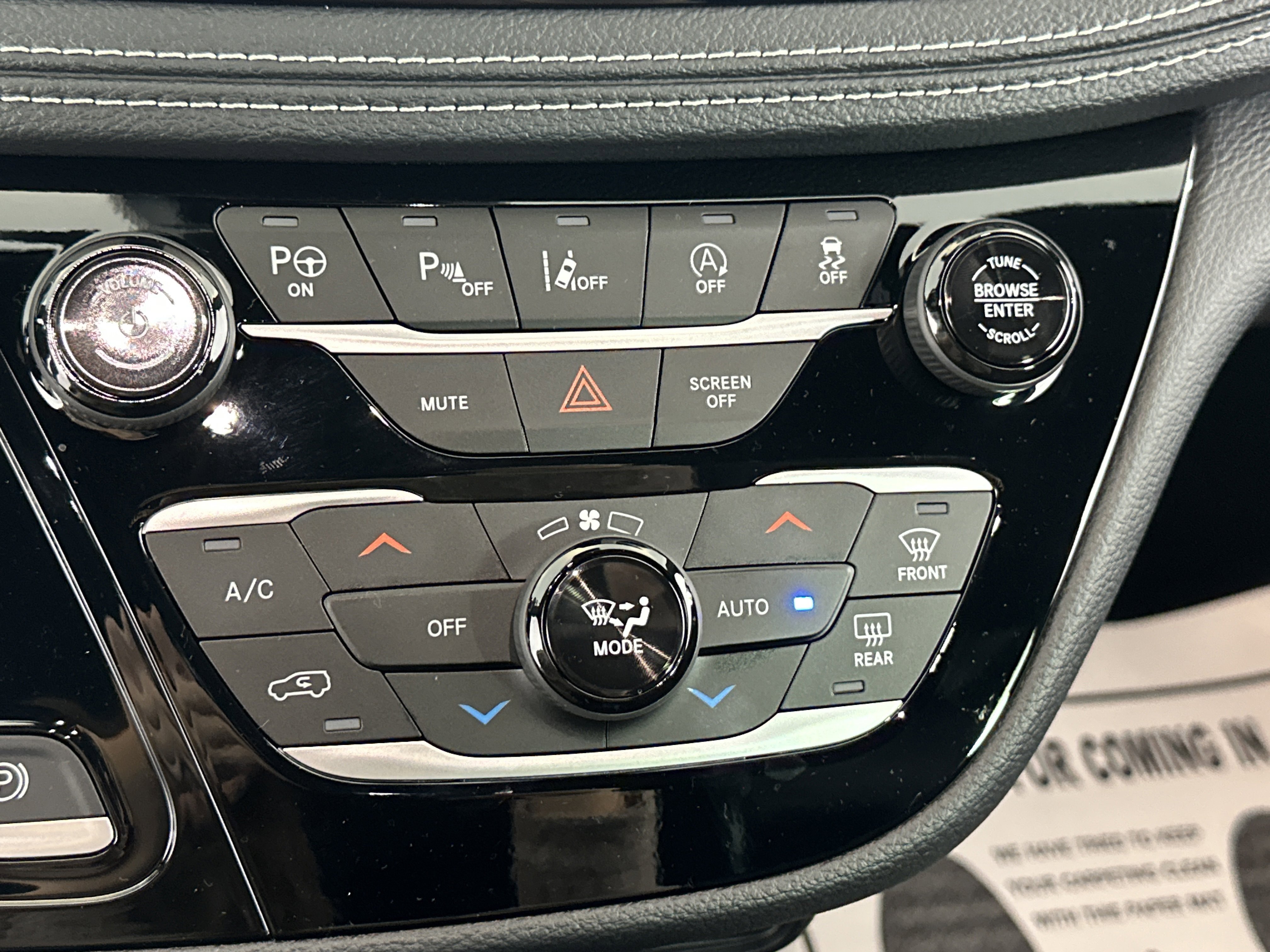 Used 2025 Chrysler Pacifica Select image 22