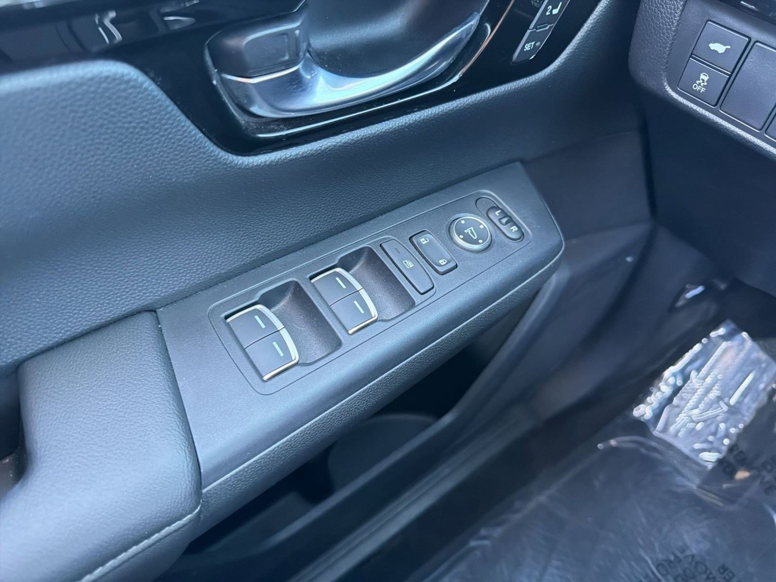Used 2025 Honda CR-V EX-L image 13