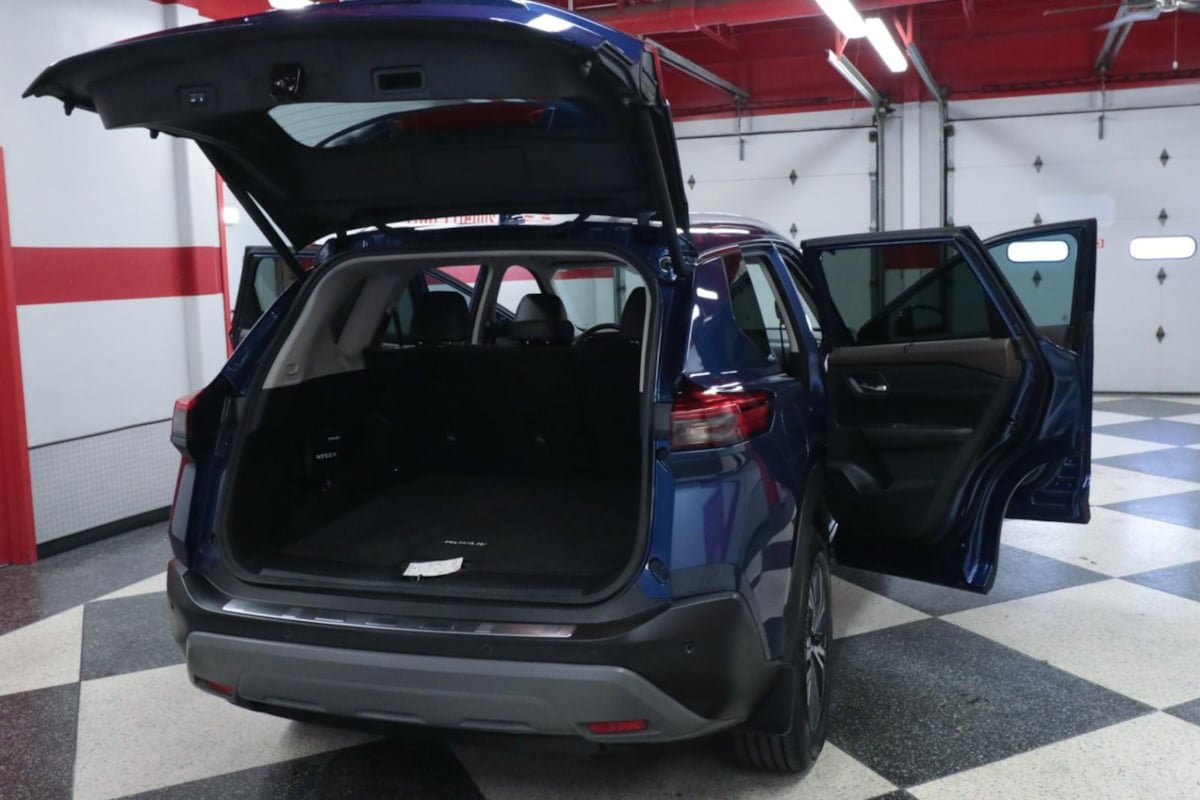 Used 2022 Nissan Rogue SV w/ SV Premium Package FWD image 30