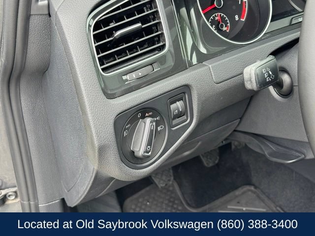 Used 2018 Volkswagen Golf SE FWD image 34