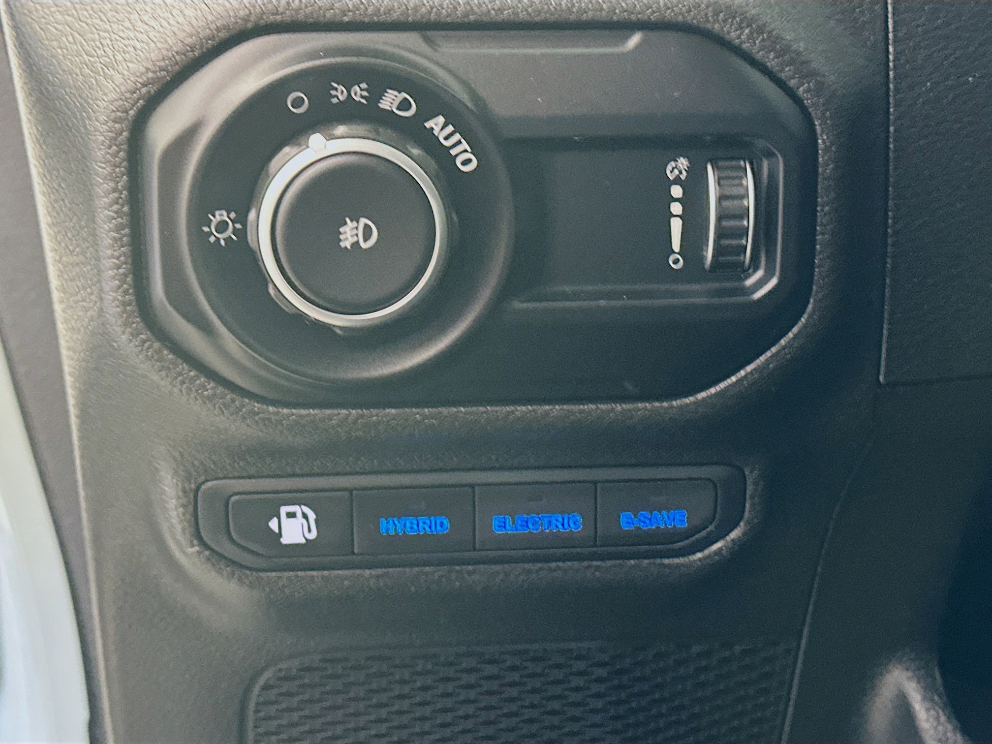 Used 2023 Jeep Wrangler Unlimited w/ Cold Weather Group image 16