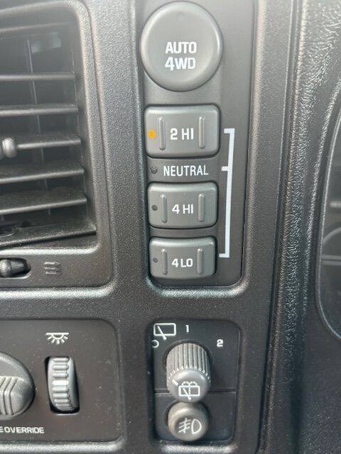Used 2001 Chevrolet Tahoe LS w/ LS Preferred Equipment Group AWD/4WD image 11