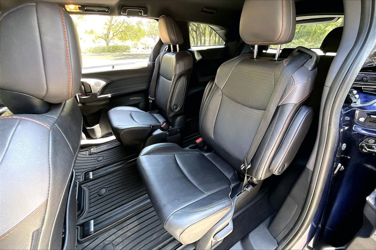 Used 2022 Toyota Sienna XSE w/ XSE Plus Package image 19