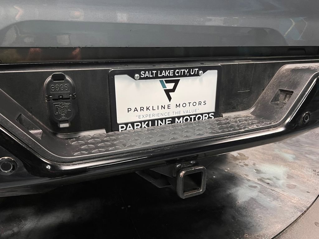 Used 2025 Chevrolet Colorado Z71 w/ Midnight Edition image 24