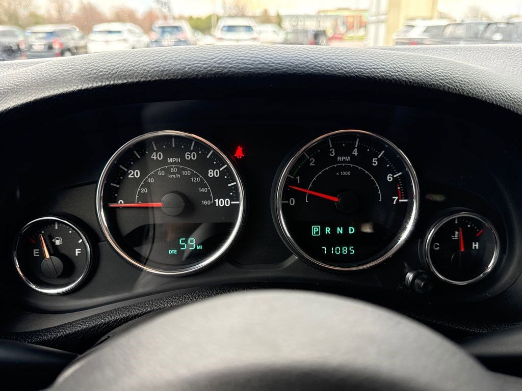 Used 2013 Jeep Wrangler Unlimited Sahara image 24