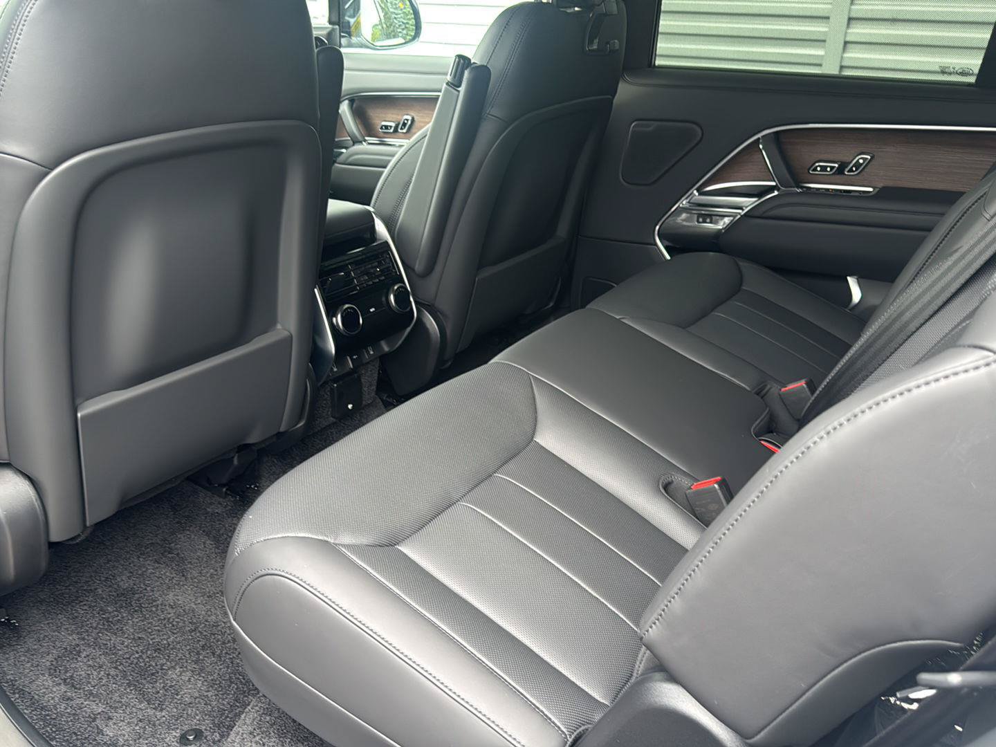 New 2027 Land Rover Range Rover Long Wheelbase SE AWD/4WD image 28