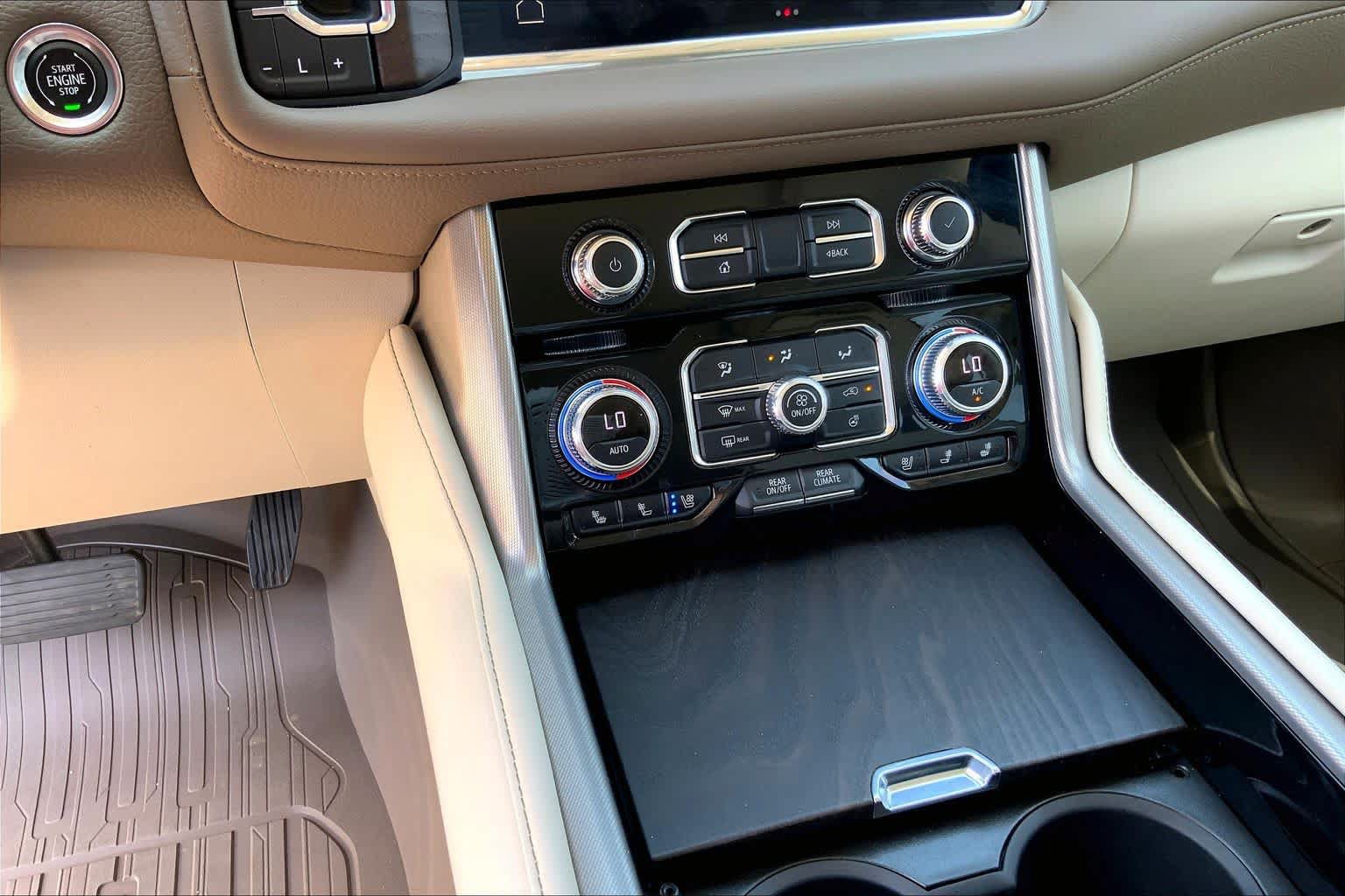 Used 2023 GMC Yukon Denali w/ Advanced Technology Package AWD/4WD image 32