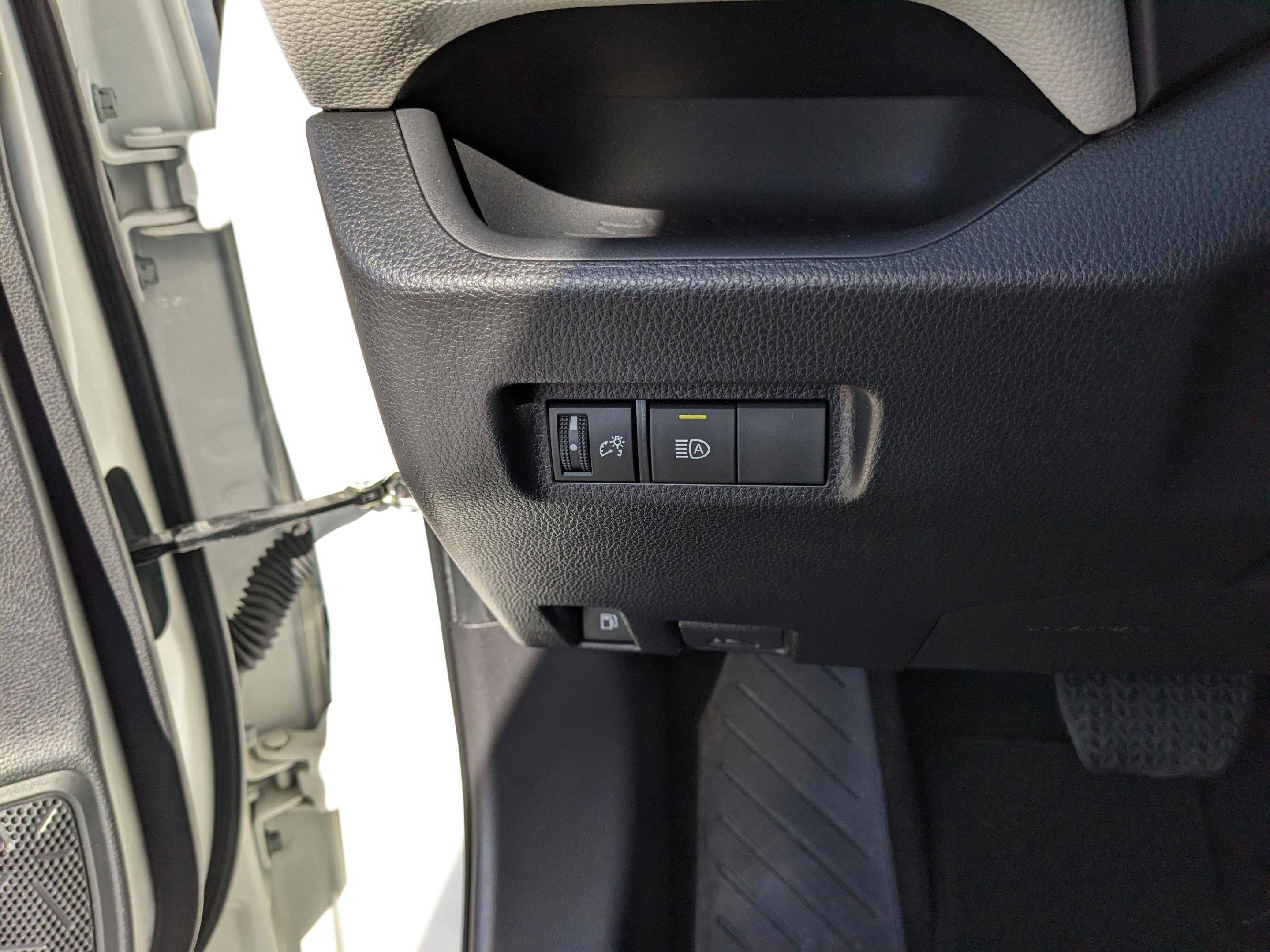 Used 2022 Toyota RAV4 XLE image 25