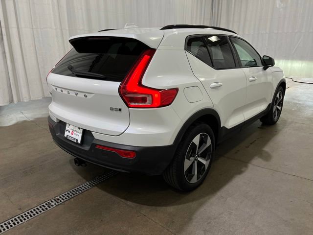 Used 2024 Volvo XC40 B5 Core AWD/4WD image 4