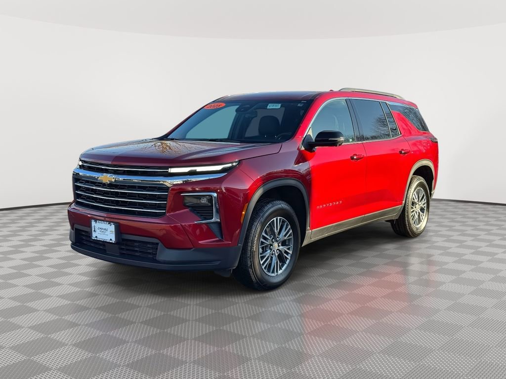 Used 2025 Chevrolet Traverse LT w/ Driver Confidence Package AWD/4WD image 3